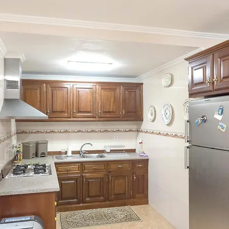 Holiday Home Rua Dr. Marcelino Moules أنغرا دو إِراويزو