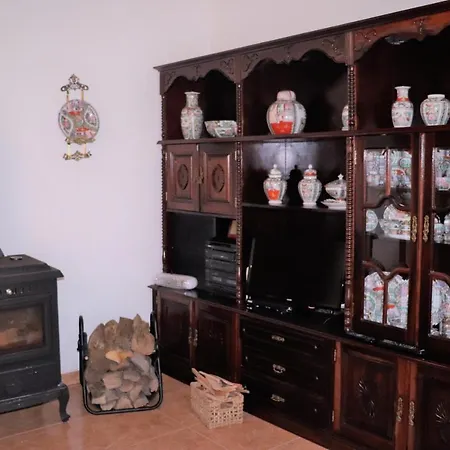 Holiday Home Rua Dr. Marcelino Moules بيت للعطل